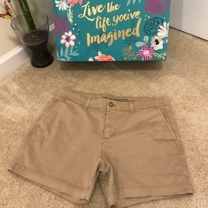 COPY - GAP  5’ Khaki Short